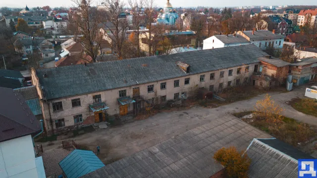 Архівне фото колишньої взуттєвої фабрики на місці ЖК Center Kolomea (до реновації)