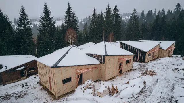 PÓTAY Диво Хутір — котеджі під снігом взимку, грудень 2024