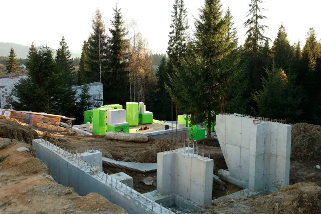 PÓTAY Диво Хутір — монтаж стін, жовтень 2024