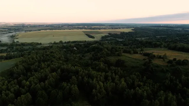 Захід сонця над лісом і долиною Віняв